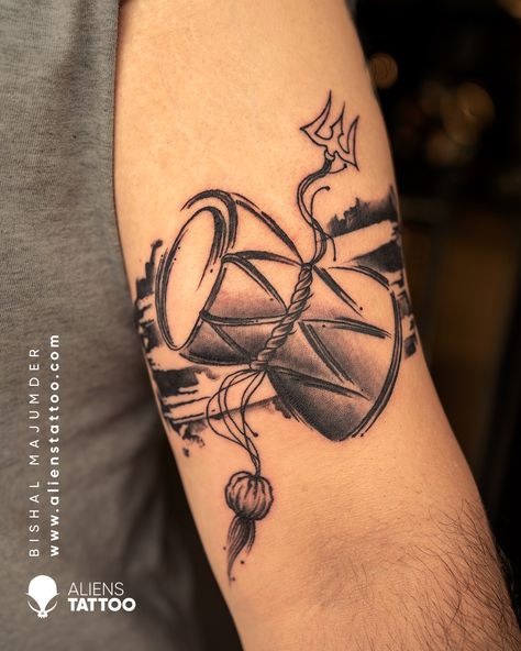 Shiva Damru Tattoo by Bishal Majumder at Aliens Tattoo India. Damru Shiva Tattoo, Shiv Damru Tattoo, Bhairav Tattoo Design, Damru Shiva, Damru Tattoo Design, Rahul Tattoo, Shiv Tattoos, Damru Tattoo, Mahadev Tattoos