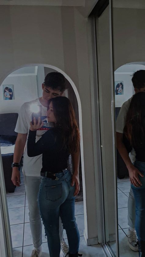 Bf And Gf Mirror Pics, Cute Mirror Pics With Boyfriend, Mirror Pictures With Boyfriend, Mirror Pics With Boyfriend, Soft Romance, Couple Inspo, Relationship Pics, Couples Ideas, Couple Picture