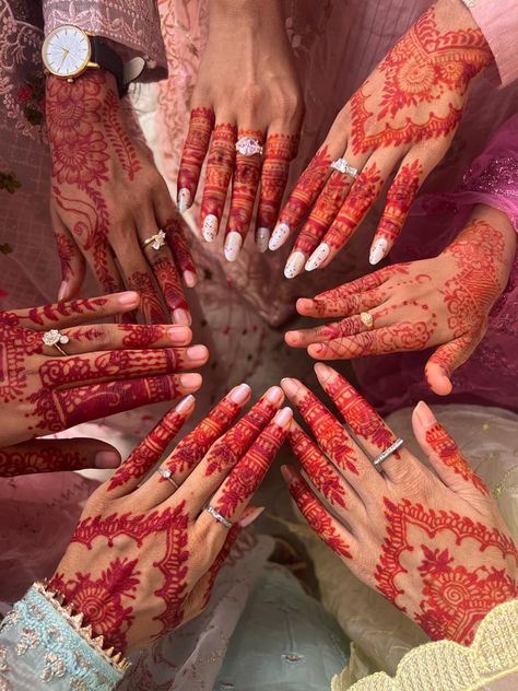 A mandatory mehedi post. Group Mehndi Photo, Desi Wedding Aesthetic Mehendi, Mehendi Aesthetic, Aesthetic Mehendi, Shaadi Vibes, Eid Aesthetic, Pakistan Aesthetic, Simple Henna Tattoo, Dream Wedding Decorations