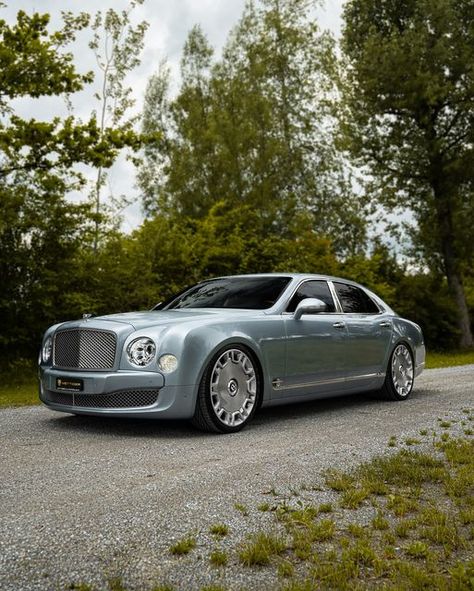 SwissRichStreets on Instagram: "British elegance with the Mulsanne ✨

#bentley #mulasanne @vettiger_automobile" Billionaires Row, Dream Car Garage, Bentley Mulsanne, Luxurious Cars, Bentley Car, Bentley Continental Gt, Bentley Continental, Dream Garage, Expensive Cars