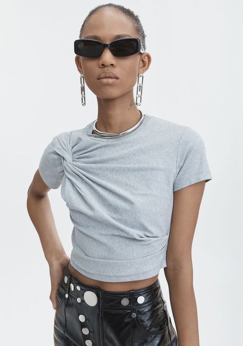 Twist Top, Knit Tops, Top Top, 가을 패션, T By Alexander Wang, Knit Fashion, Fashion 2020, Fashion Details, Sport Fashion