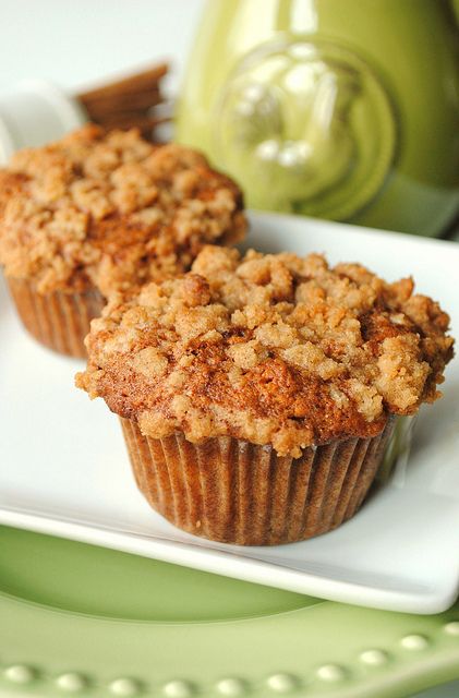 Banana Muffins With Crumb Topping, Bakery Muffins, Banana Crumb Muffins, Banana Muffin, Pumpkin Cream Cheese Muffins, Pumpkin Cream Cheese, Banana Cheesecake, How To Simplify, Muffin Batter