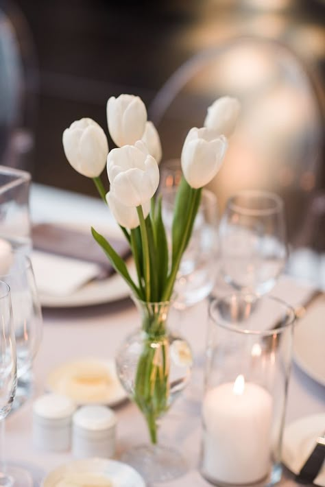 White Tulip Table Decor, Tulip Centerpieces Wedding, Tulip Wedding Decorations, Langham Chicago, Family Style Weddings, Modern Wedding Table, Tulip Centerpiece, Wedding Flowers Tulips, Tulip Wedding