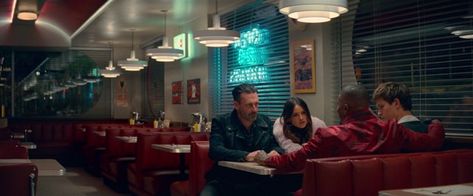 @OnePerfectShot : BABY DRIVER (2017)   Cinematography by Bill Pope Directed by @edgarwright  Buy it on @amazon: http://bit.ly/2Mk5682 http://bit.ly/2TN873T Diner Movie, Filmmaking Inspiration, Baby Driver, Photography Inspiration Portrait, Movie Shots, Coming Of Age, Film Aesthetic, Film Stills, Photo Reference