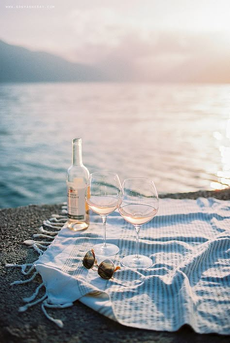 All sizes | wine with a view | Flickr - Photo Sharing! Summer Inspiration, Summer Bucket Lists, Summer Cocktails, Beach Vibe, Summer Of Love, Blue Aesthetic, Summer Aesthetic, Beach Life, Summer Time