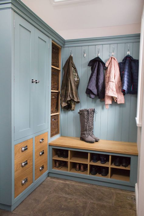 Culshaw modular Boot room in Oval Room Blue - Traditional - Entry - Manchester - by Culshaw Kitchen Makers | Houzz Boot Room Storage, Dröm Hus Planer, Boot Room Ideas, Utility Boot Room, Boot Room Utility, Utility Room Storage, Utility Room Designs, Cloak Room, Utility Room Ideas