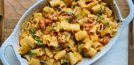 Baked Feta Pasta by Food Network Kitchen Tube Pasta, Cottage Recipes, Baked Feta Pasta, Country Market, Baked Feta, Turkey Breast Recipe, Feta Pasta, Recipes Pasta, Breast Recipe