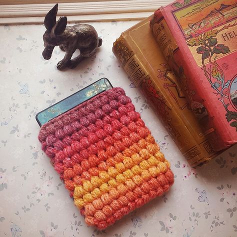 Kindle Case Pattern, Robin Crochet, Crochet Ipad Cover, Crochet Case Pattern, Hooked By Robin, Crochet Phone Case, Crochet Phone Cover, Bookmark Crochet, Crochet Phone Cases