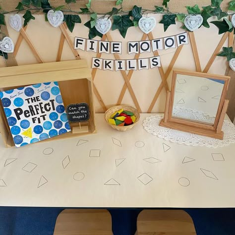 The Rural Headteacher on Instagram: "🔺🔹 The Perfect Fit! 🔹🔺 Funky fingers shape challenge. I absolutely love this book and the important message behind it. ❤️ #finemotorskills #shape #theperfectfit #funkyfingers #inclusion #acceptance #friendship #individuality #invitationtoplay #invitationtolearn #maths #playbasedlearning #learningthroughplay #playmatters #playtolearn #eyfsideas #eyfsinspiration #northroeschool #mrsjohnsonsclass #theruralheadteacher #naturalclassroom" Autumn Finger Gym, Busy Fingers Eyfs, Funky Fingers Activities, Fine Motor Eyfs, Funky Fingers Eyfs, Nursery 2023, Childcare Rooms, Reception Classroom, Year 1 Maths