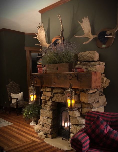 Cabin Mantle, Rustic Mantle, Mantle Decorations, Rustic Fireplace Mantels, Mantle Ideas, Western Rustic, Hunter S, Mantle Decor, Big Houses