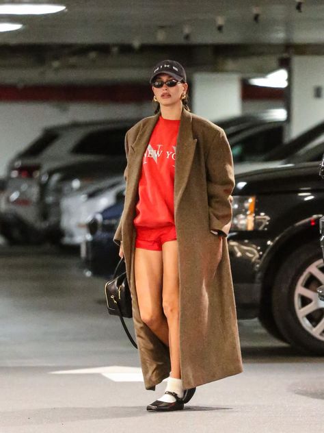 Celebrity Sightings In Los Angeles - December 14, 2023 Hailey Bieber Street Style, Running Attire, Outfit Formulas, Oversized Coat, The Hollywood Reporter, Teen Vogue, Kendall Jenner Style, Black Leather Handbags, Double Breasted Coat