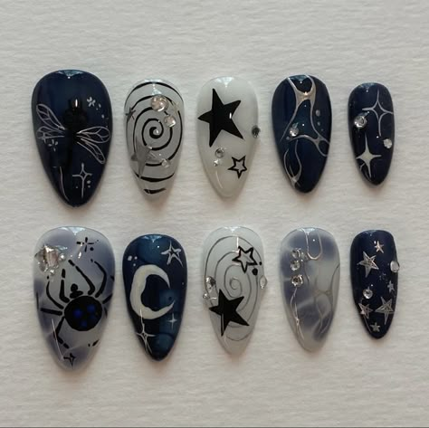 Dark Nail Aesthetic, Nail Designs Grunge, Mystical Nails, Insect Nails, Ongles Goth, Fairy Nail Art, Art Gel Nails, Nails Funky, Dark Blue Nails