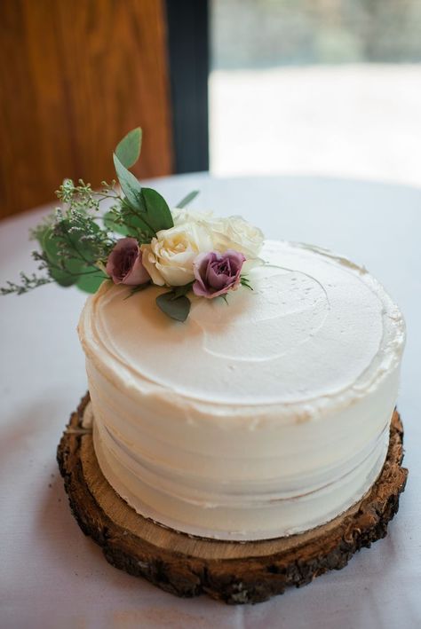 Rustic 1 Tier Wedding Cake, Small 1 Tier Wedding Cake, Engagement Cake Simple 1 Layer, 6 Inch Wedding Cake Ideas, Simple Wedding Cake 1 Tier, Wedding Cake 1 Layer, 1 Layer Wedding Cake, Plant Based Cake, Simple Wedding Cake Small One Tier