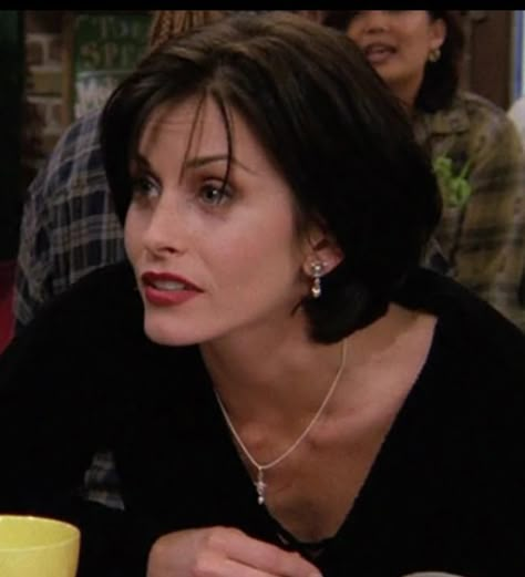 Monica Friends, Friends 90s, Sleek Short Hair, Home Hair Salons, Short Hair Inspo, Androgynous Hair, Courtney Cox, Haircuts Ideas, Really Short Hair