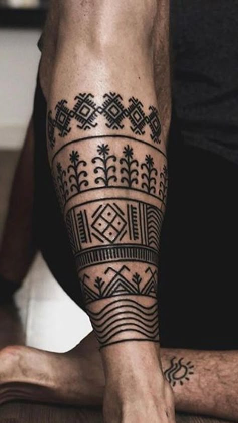 Butterfly Tattoo Finger, Ethnic Tattoo, Berber Tattoo, Scandinavian Tattoo, Tattoo Finger, Tattoo Back, Leg Tattoo Men, Cool Tattoos For Guys, Arm Band Tattoo