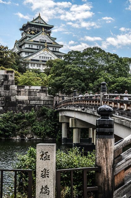 Japanese Castle, Osaka Castle, Japan Travel Tips, Go To Japan, Kamakura, Japanese Architecture, Visit Japan, Osaka Japan, A Bridge