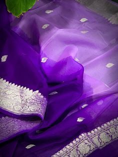 Georgette Banarasi Saree, Kerala Saree Blouse Designs, Fashionable Saree, Saree Hairstyles, Rajputi Jewellery, Indian Wedding Gowns, Bridal Lehenga Designs, Indian Bridal Sarees, New Saree Blouse Designs