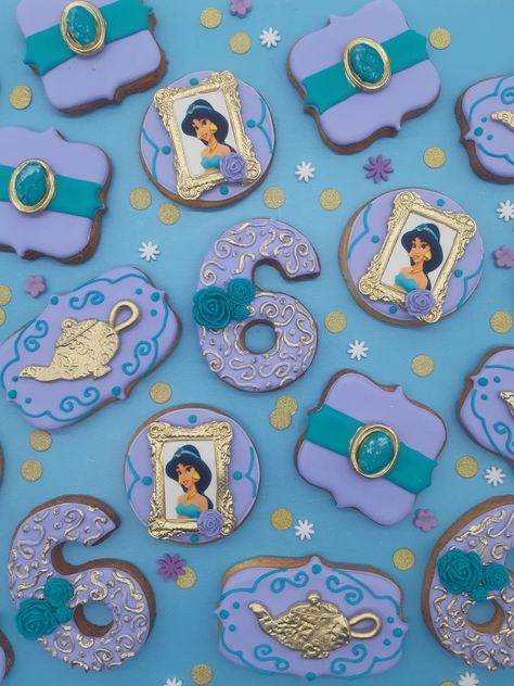 Aladdin Cake, Princess Jasmine Birthday Party, Modern Birthday Cakes, Princess Jasmine Birthday, Jasmine Party, Jasmine Birthday, Disney Cookies, Princess Jasmine, Cut Out Cookies