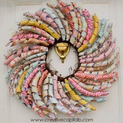 Paper Wreath Tutorial, Colorful Wreath, Diy Spring Wreath, Paper Wreath, Wreath Tutorial, Spring Diy, Flag Colors, Diy Easter Decorations, Wreath Crafts