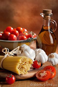 Italian Food Photography, Ingredients Photography, Mediterranean Kitchen, Food Photoshoot, Pasta Ingredients, Meal Preparation, Western Food, How To Cook Rice, Spaghetti Pasta