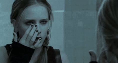 Thirteen Gifs, Thirteen Movie Aesthetic, Thirteen Movie, Evan Rachel Wood, Sweet Revenge, Movie Gifs, Aesthetic Gif, Grunge Aesthetic, Movies Showing