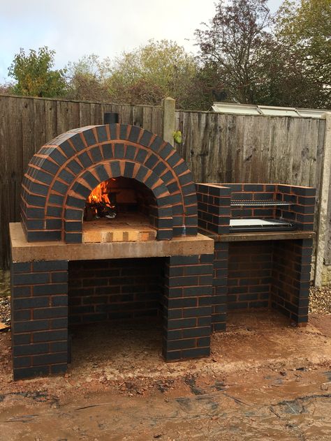 Built in pizza oven and adjourning BBQ Built In Pizza Oven, Outdoor Brick Pizza Oven, Outdoor Fireplace Pizza Oven, Backyard Pizza Oven, Build A Pizza Oven, Pizza Oven Outdoor Kitchen, Brick Bbq, Diy Pizza Oven, Brick Pizza Oven