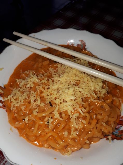 Creamy Samyang  So I tried to make the 2x Samyang more eatable so I mixed it with milk and cheese. It became more yummy and I was able to finish my bowl of Samyang. Samyang Cheese Aesthetic, Samyang Ramen Aesthetic, Pap Snack, Samyang Cheese, Samyang Food, Gym Morning, Food Noodles, Milk And Cheese, Food Drink Photography