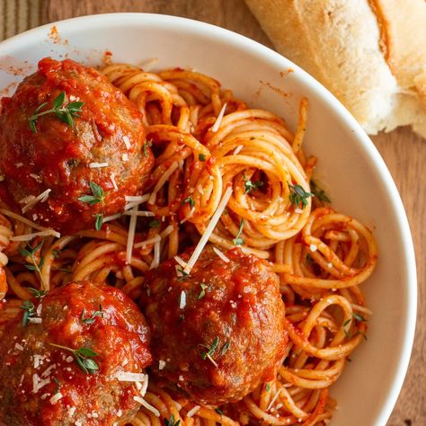 Add this easy homemade spaghetti and meatball recipe to your weekly rotation for a quick meal! Comment “recipe” and I will send you the link!🍝 These meatballs are freezer friendly so they are great to make ahead in batches for busy weeks! Link to full recipe in bio. Or enter the following, https://theheartylife.org/sbarro-mamas-meatball-recipe-with-spaghetti-sauce/ 🔗 full link to recipe @theheartylife * * * * * * #theheartylife #Pasta #Spaghetti #SpaghettiAndMeatballs #QuickMeal #Easy... Spaghetti Bolognese Meatballs, Pasta Spaghetti, Homemade Spaghetti, Meatball Recipe, Spaghetti Bolognese, Quick Meal, Spaghetti And Meatballs, Spaghetti Recipes, Freezer Friendly