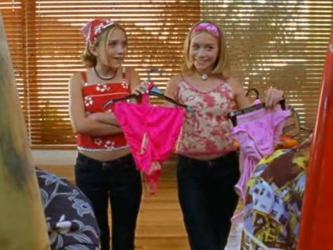 Our Lips Are Sealed, Olsen Twins Style, Mary Kate Ashley Olsen, 90’s Outfits, Mary Kate And Ashley Olsen, Olsen Sister, 00s Nostalgia, Last Dinner, The Olsen Twins