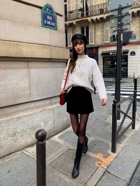 French Girl Aesthetic Outfit, Raining Outfit, French Girl Fall Style, French Fall Outfits, French Fall Fashion, French Inspired Outfits, Feminine Winter Outfits, French Girl Outfits, French Style Outfits