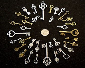 32 Pc Lot Skeleton Keys Bulk Charms Jewelry Steampunk Wedding Beads Supplies Pendant Set Collection Reproduction Vintage Antique Look Crafts Key Crafts, Art Altéré, Craft Christmas Gifts, Steampunk Key, Weekend Ideas, Skeleton Keys, Old Keys, Craft Pricing, Steampunk Wedding