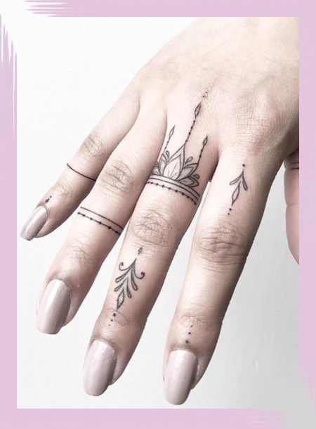 Mandala Ring Tattoo, Mine Tattoo, Halloween Sleeve, Girl Finger Tattoos, Tiny Finger Tattoos, Inai Pengantin, Ring Tattoo, Tattoo Diy, Sanskrit Tattoo