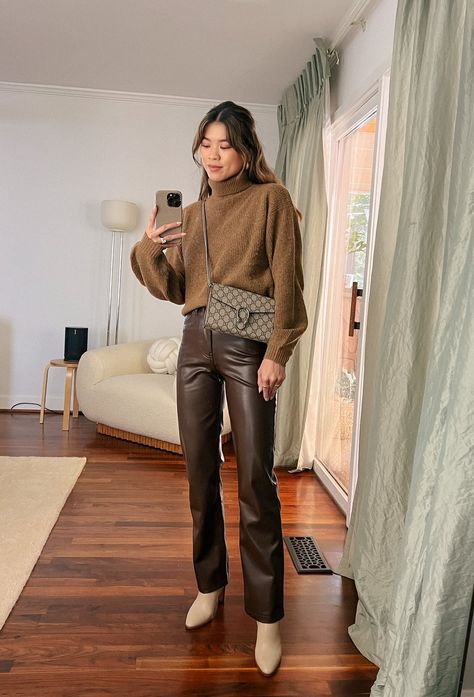 Brown Monochrome Outfit, What To Wear With Leather Leggings, Brown Leather Pants Outfit, How To Style Leather Leggings, Brown Monochrome, Style Leather Leggings, How To Style Leather Pants, Faux Leather Pants Outfit, Leather Trousers Outfit