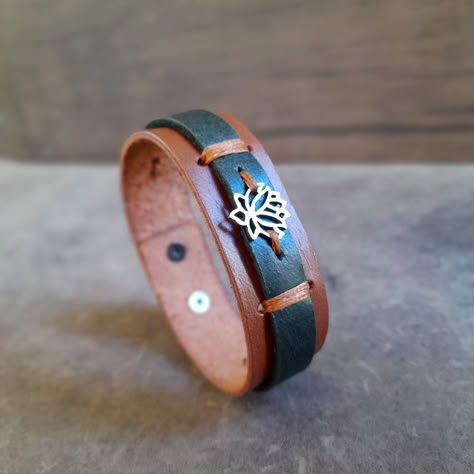 Mens Leather Jewelry, Leather Jewelry Making, Handmade Leather Jewelry, Lotus Bracelet, Diy Leather Bracelet, Leather Jewelry Diy, Leather Craft Projects, Leather Making, Leather Craft Tools