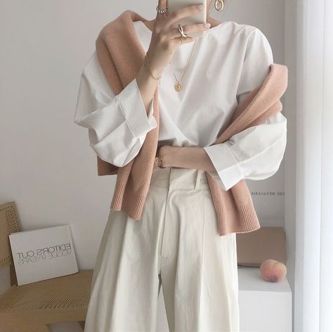 clothes fashion kfashion korean fashion style street style cute kawaii soft pastel aesthetic outfit inspiration elegant skinny fashionable spring autumn winter cozy comfy clothing dresses skirts blouse r o s i e Classy Vintage Outfits, Look Office, Classy Vintage, Chique Outfits, Elegante Casual, Mode Inspo, Looks Chic, 가을 패션, Korean Outfits