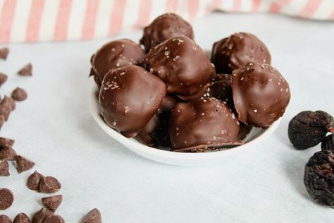 Dark Chocolate Covered Fig Bites – Easy & Healthy Dessert | To Taste Fig Bites, Chocolate Covered Figs, Easy Healthy Dessert, Chocolate Covered Fruit, Chocolate Fan, Chocolate Bites, Fig Recipes, Healthy Treat, Healthy Desserts Easy