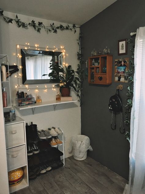 Bedroom Ideas For Small Rooms Dark Academia, Dark Wood Minimalist Bedroom, Dark Fairy Aesthetic Room, Dark Wood And Plants Bedroom, Dark Fairy Room Aesthetic, Grunge Minimalist Room, Dark Minimalist Aesthetic Bedroom, Dark Small Bedroom Ideas, Wood Aesthetic Bedroom