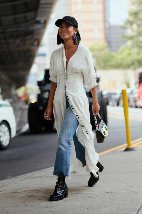 These Are the Unofficial, Unspoken Rules of Fashion Week | Who What Wear UK Summer Outfits With Hats, Look Grunge, Fashion Week Outfit, Cool Summer Outfits, Elegante Casual, Fashion Blogger Style, Looks Street Style, Street Style Summer, Outfits With Hats