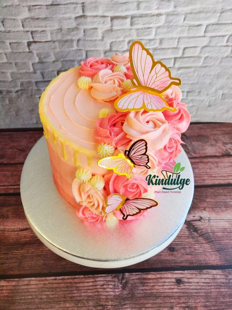 Pink cake in ombre effect with four shades of pink and a cascade of pink flowers, plus some golden butterflies on top Ombre Butterfly Cake, Cakes With Butterflies, White Drip Cake, Flower Cascade, Cake For Women, Vegan Lemon Cake, Butterfly Princess, Cake Flower, Vegan Cakes