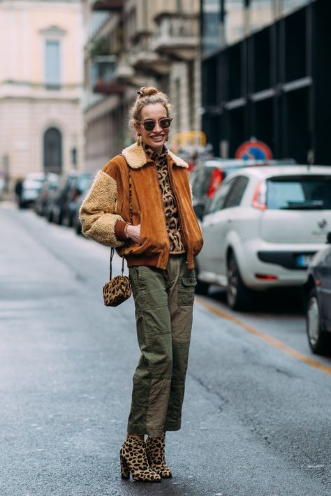 Why wear one leopard print piece when you can wear three?               Image Source: Style Du Monde Animal Print Boots, Milan Fashion Week Street Style, Street Style Fall Outfits, Print Boots, Mode Hippie, Outfit Vintage, Street Style Trends, Milan Fashion Weeks, Outfit Trends