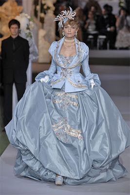 Baroque 18th century rococo inspired Christian Dior Christian Dior Couture Fall 2007, Christian Dior 2007, Elaborate Outfits, Christian Dior Fall 2007, Dior Fall 2007, Rococo Fashion, Blue Evening Gowns, Blue Ball Gowns, Runway Fashion Couture