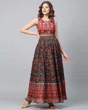 Check out Fashor Floral Fit and Flare Dress on AJIO's Big Bold Sale! Long Frock Models, Long Frocks Designs, Frock Models, Silk Kurti Designs, Designer Anarkali Dresses, Long Frock Designs, Long Gown Design, Latest Blouse Designs Pattern, Simple Frocks