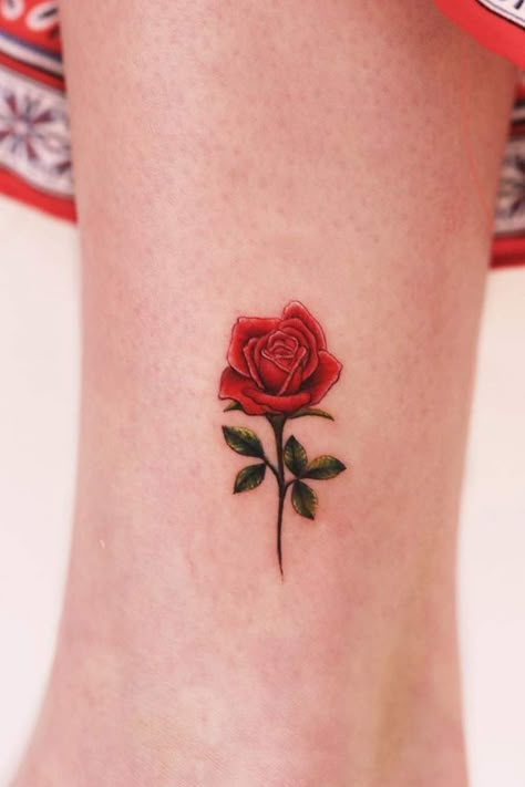 The Most Popular Tattoo Ideas And The Origins Of Tattoo Art ★ Single Red Rose Tattoo, Red Rose Tattoos For Women, Small Roses Tattoo, Scarlett Tattoo, Rose Tattoo Color, Rose Tattoo Red, Popular Tattoo Ideas, Rose Flower Tattoo, Dark Roses Tattoo