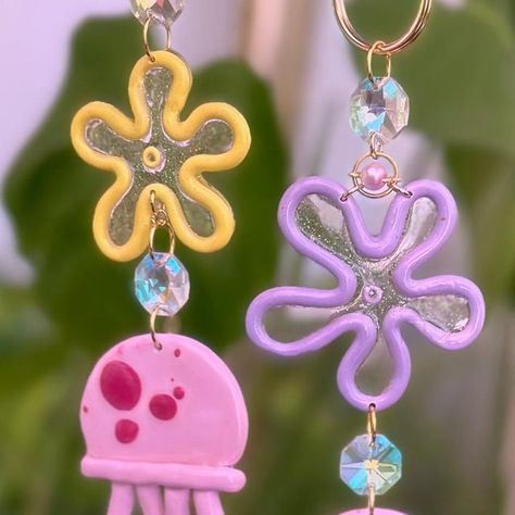 Kelsie Acosta on Instagram: "Jellyfish suncatchers! I really wanted the flowers to look like bubble blowers and I think I succeeded?!? 😬 more on its way ^.^ #spongebob #spongebobmemes #spongebobsquarepants #jellyfish #bubbleblowing #bikinibottom #handmade" Spongebob Jellyfish, Jellyfish Craft, Jellyfish Drawing, Spongebob Memes, Clay Charms, Painting Class, Diy Clay, May 7, Fall 2024