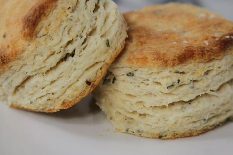 Heavenly Rosemary Biscuits – TwoYoungLadies Rosemary Biscuits Recipe, Rosemary Biscuits, La Eats, Biscuit Recipe, Quick Bread, Cooking Dinner, Salted Butter, Happy Saturday, Yummy Breakfast