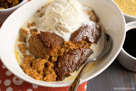 Indian Pudding is a classic New England dessert made with milk, molasses and corn meal. It's delicious! PIN THIS RECIPE NOW! Living in Plymouth, Massachusetts – with Pilgrim history all around us – we take Indian Pudding Recipe, Flan Pudding, Souffle Recipe, Indian Pudding, Thanksgiving Desserts Table, Native American Food, Corn Meal, Best Thanksgiving Recipes, Pumpkin Pudding