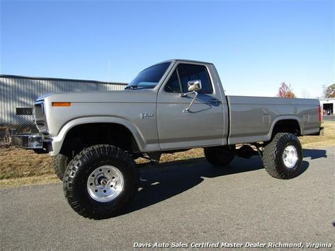 1985 Ford F-150 XL Lifted OBS 4X4 Solid Axle Restored Regular Cab Long Bed Low Miles Best Pickup Truck, Sainte Chapelle Paris, Ford Diesel, Ford Trucks F150, Truck Storage, Old Ford Trucks, Classic Ford Trucks, Old Pickup Trucks, Jeep Pickup