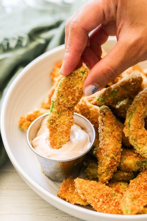 Crispy and delicious keto avocado fries in air fryer or the oven! So crunchy on the outside and soft and creamy on the inside, they make a perfect snack. They are paleo friendly and so delicious. Air Fryer Avocado, Avocado Fries Recipe, Fries In Air Fryer, Fries In The Air Fryer, Kitchen Diary, Pickle Spears, Avocado Chips, Avocado Recipes Healthy, Keto Air Fryer