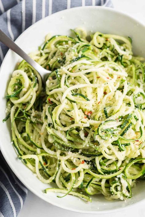 These Garlic Parmesan Zucchini Noodles are a healthy, low-carb option to pasta that's ready to serve in about 10 minutes! Top them with your favorite sauce or serve them as a side dish to round out any meal. Miami Recipes, Parmesan Zucchini Noodles, Garlic Parmesan Zucchini, Zucchini Noodle, Zucchini Noodle Recipes, Zoodle Recipes, Avocado Pesto, Parmesan Zucchini, Spiralizer Recipes