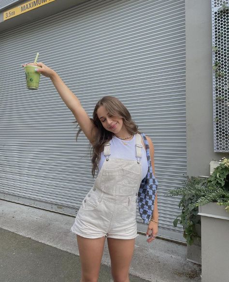 Ootd Overall, Casual Easter Outfit, Dungaree Outfit, Cute College Outfits, Overalls Fashion, Overalls Outfit, Dungarees Shorts, Gardening Outfit, Easter Outfit